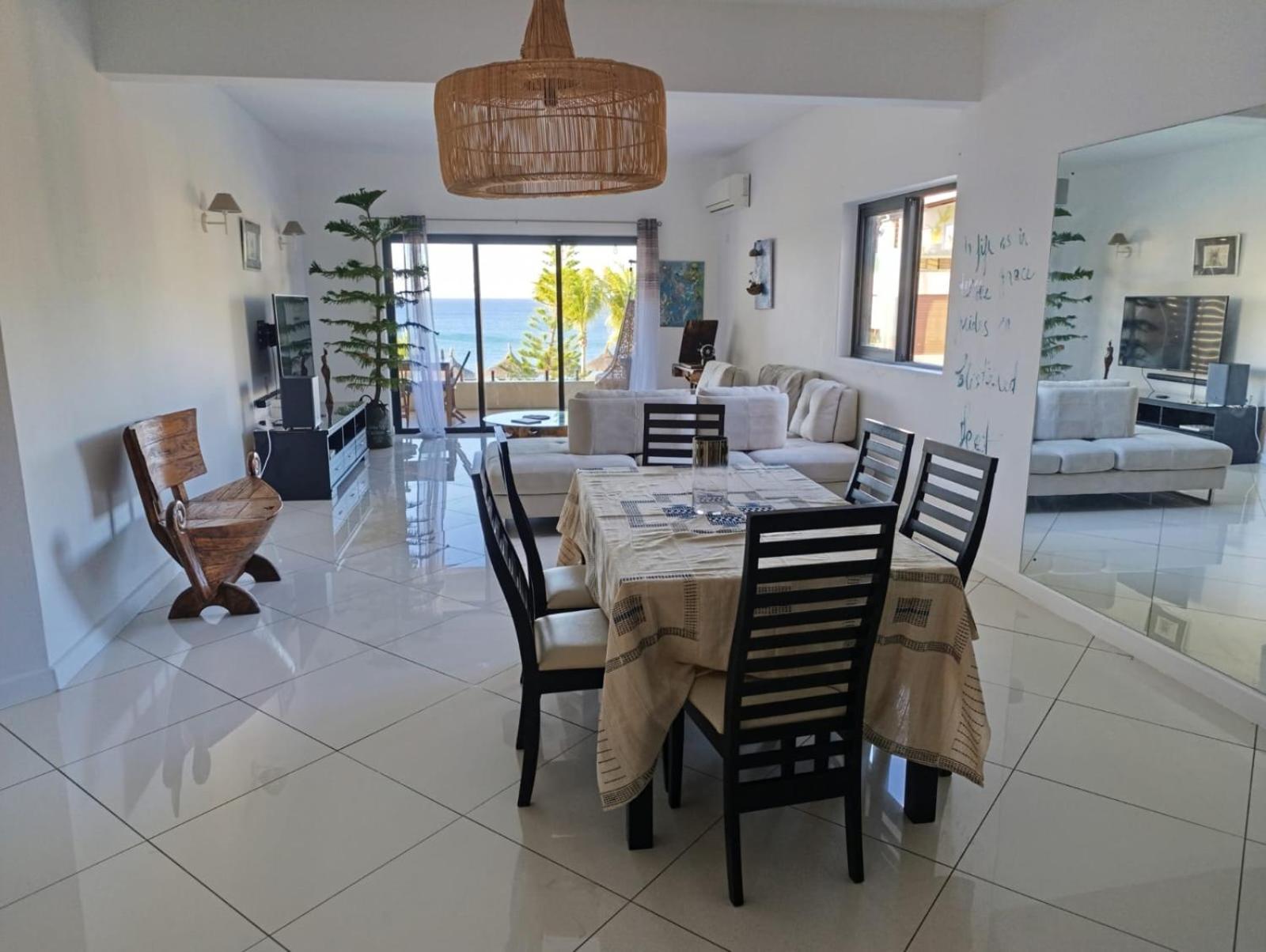 Flic-en-Flacq Magnificent Sea-View Apartment מראה חיצוני תמונה